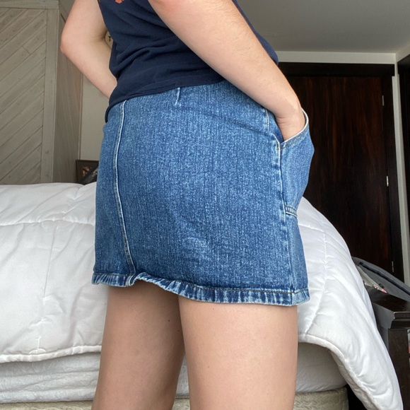 Simple but cute button denim skirt. Never worn and no flaws - Picture 4 of 4